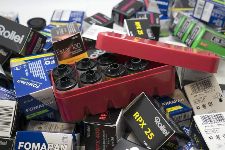 JCH 135 Bikkuri film cases
