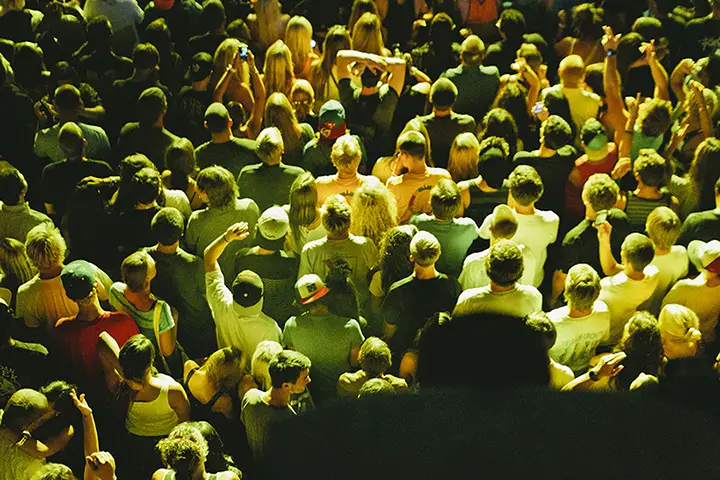JustinBlock_crowd_720