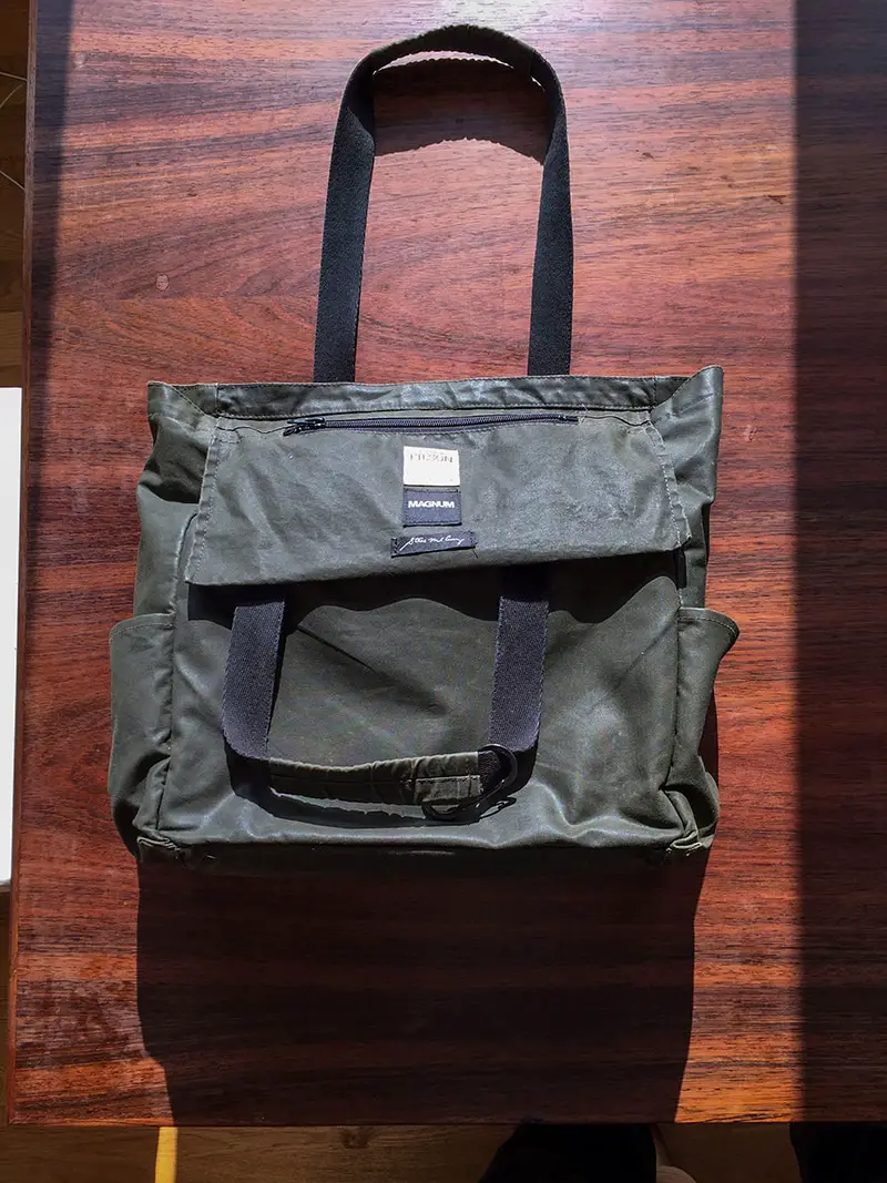 Filson magnum tote best sale