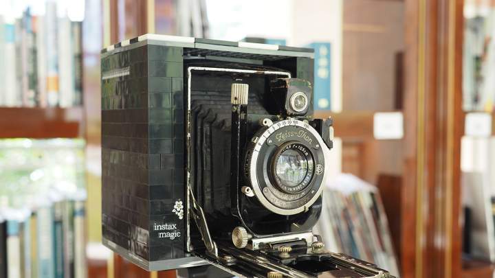 Instant back in time – Shooting with a 90 year old Lego Instant Camera