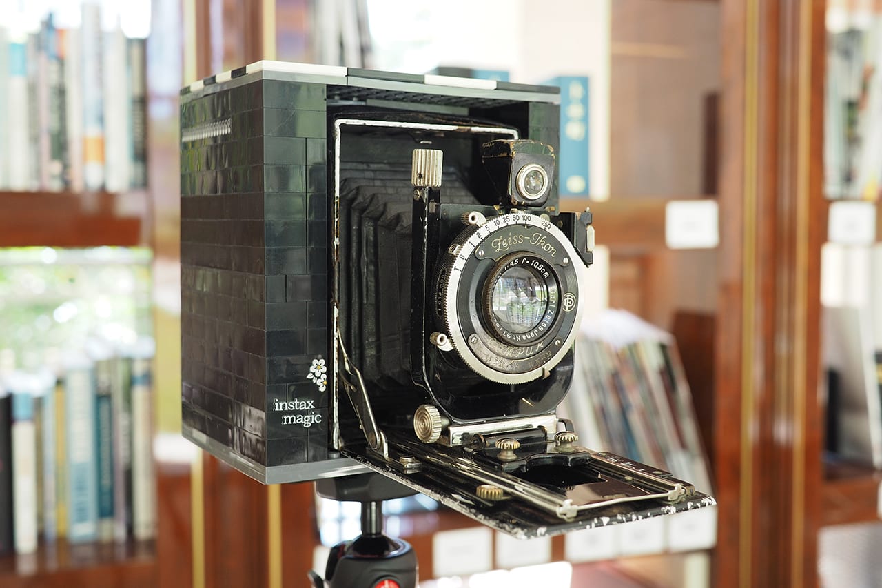 Instant back in time – Shooting with a 90 year old Lego Instant Camera