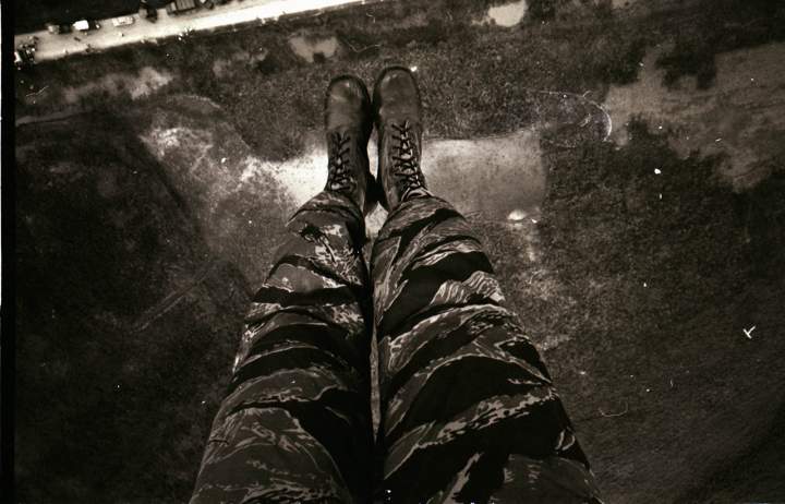 Sean Flynn parachute feet