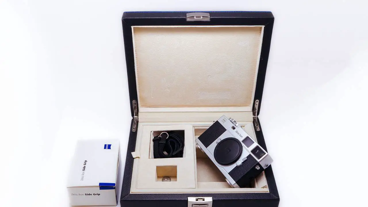 Zeiss Ikon Collectors set w/grip