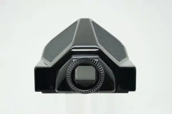 PENTAX 6X7 プリズムファインダー ペンタックス6X7】 TTLペンタプリズムファインダーに触れる