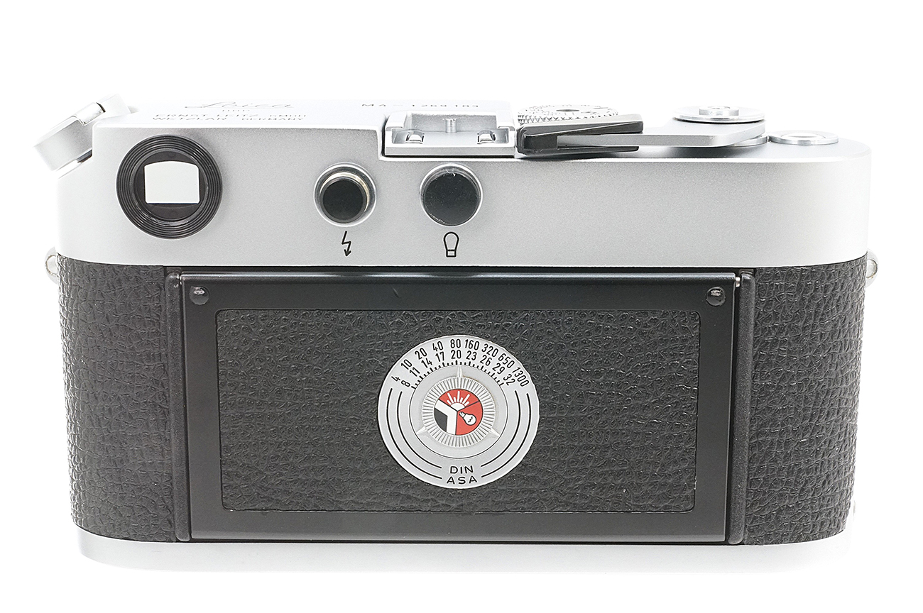 【きれいめファッション51選】上品さと清潔感をキープし Leica M4 Silver - Japan Camera Hunter フィルムカメラ